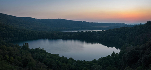 Die Monticchio-Seen im Vulture-Gebiet – vulkanische Landschaft und wichtiges Naturreservat der Basilikata.