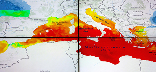 Satellitenbild zeigt ungewöhnlich hohe Meerestemperaturen im Mittelmeer.