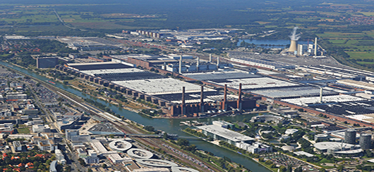 Das Volkswagen-Werk in Wolfsburg zählt zu den größten Automobilfabriken Europas.
